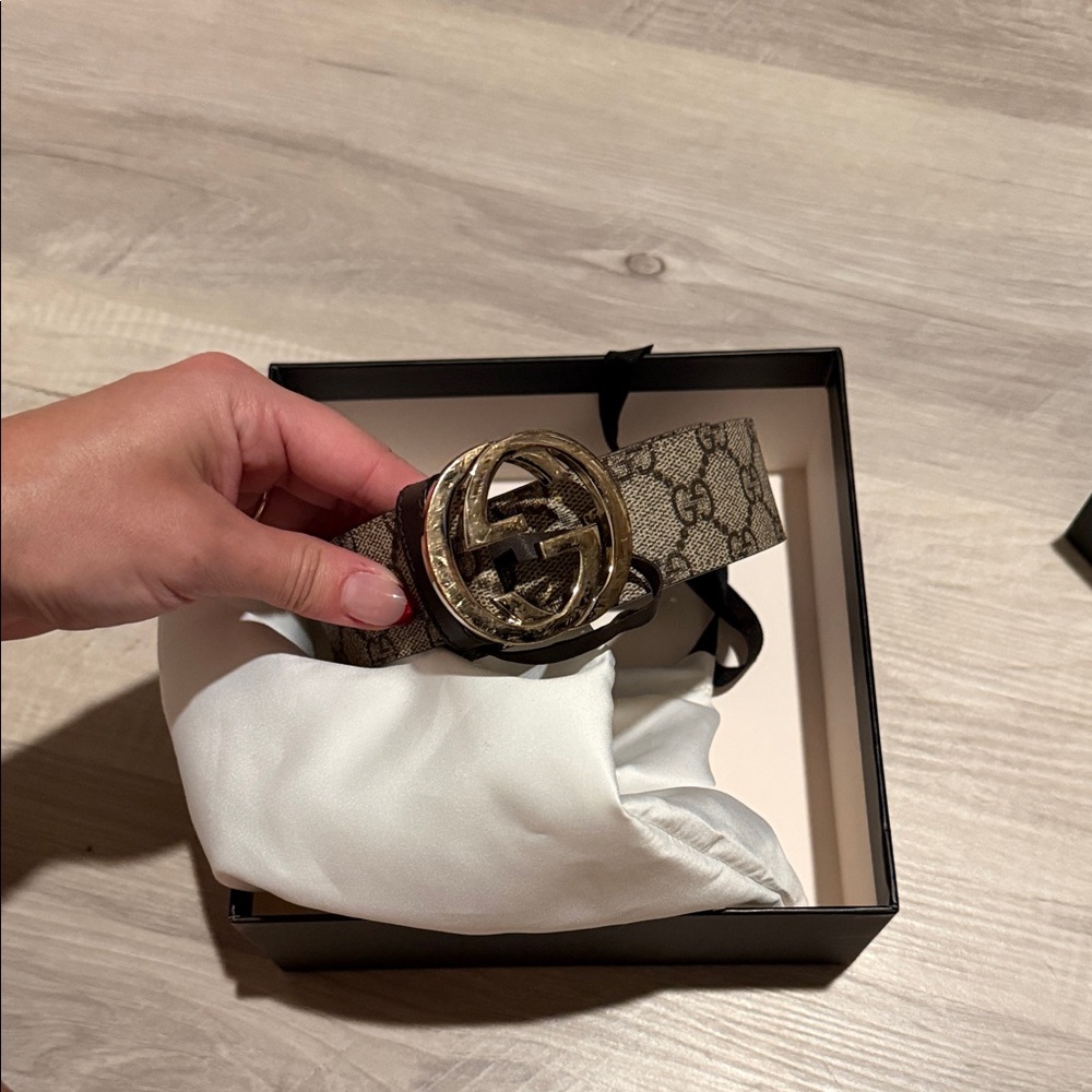 Gucci Tan and Brown GG Canvas Belt with Gold Buckle - Picture 2 of 4